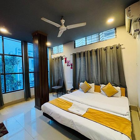 Hotel Aditya Palace Guwahati Exterior foto